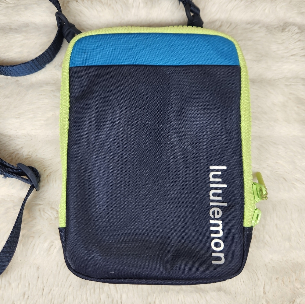 Lululemon Easy Access Crossbody Bag Navy and Lime - Picture 2 of 6